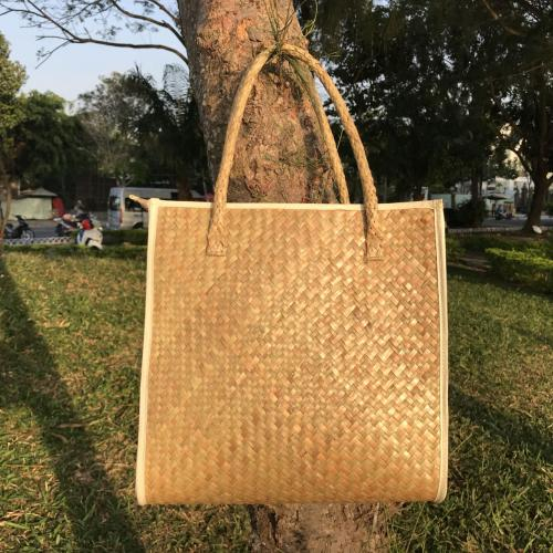 Balo, túi xách cỏ bàng- Sự lựa chọn thông minh cho những chuyến đi xa