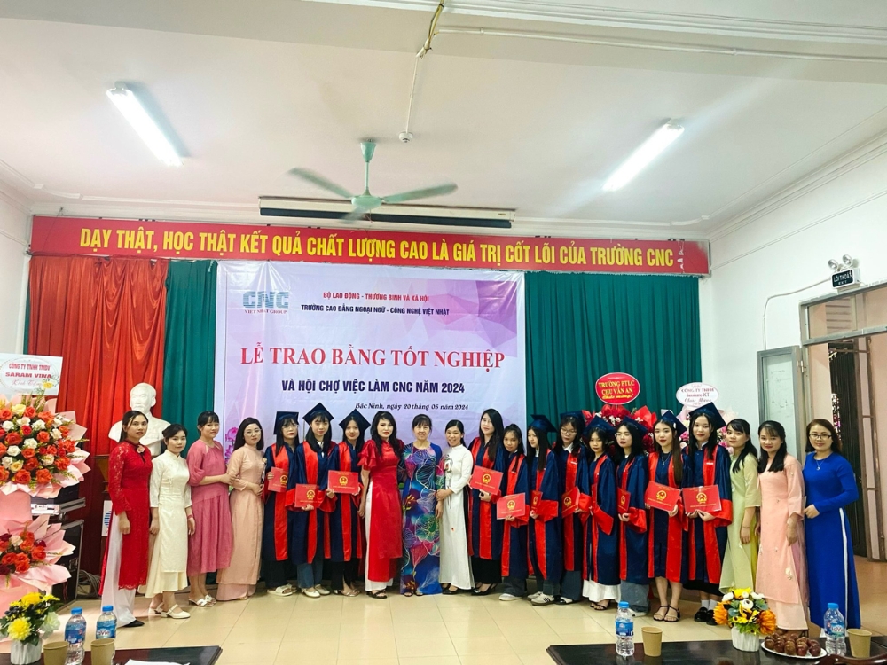 Chính sách hỗ trợ & học bổng