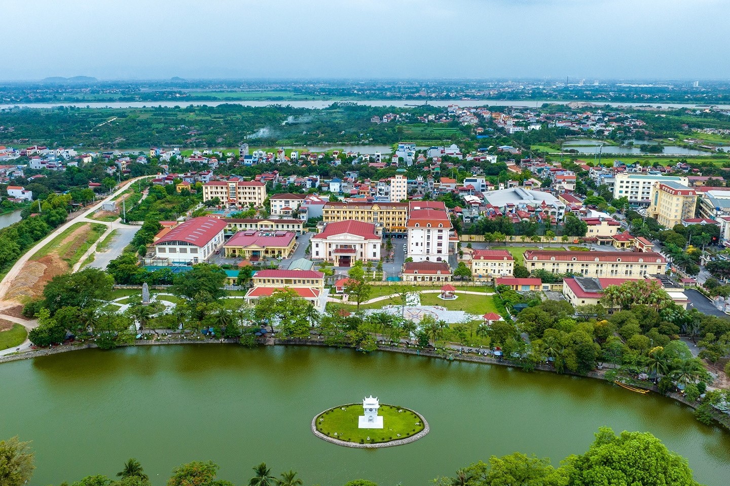 Điều kiện tự nhiên và khí hậu