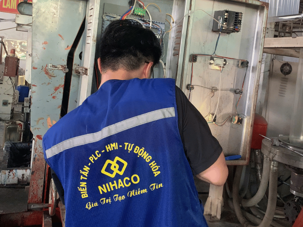 Đội ngũ nhân sự và công nghệ