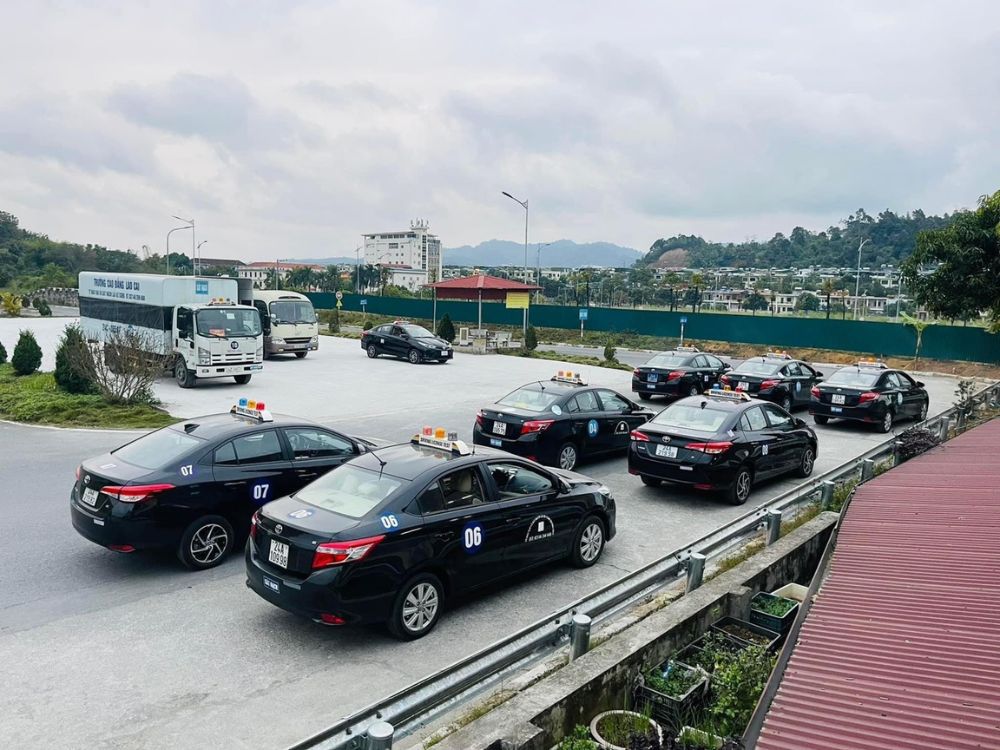 Cho thuê xe, sân thiết bị