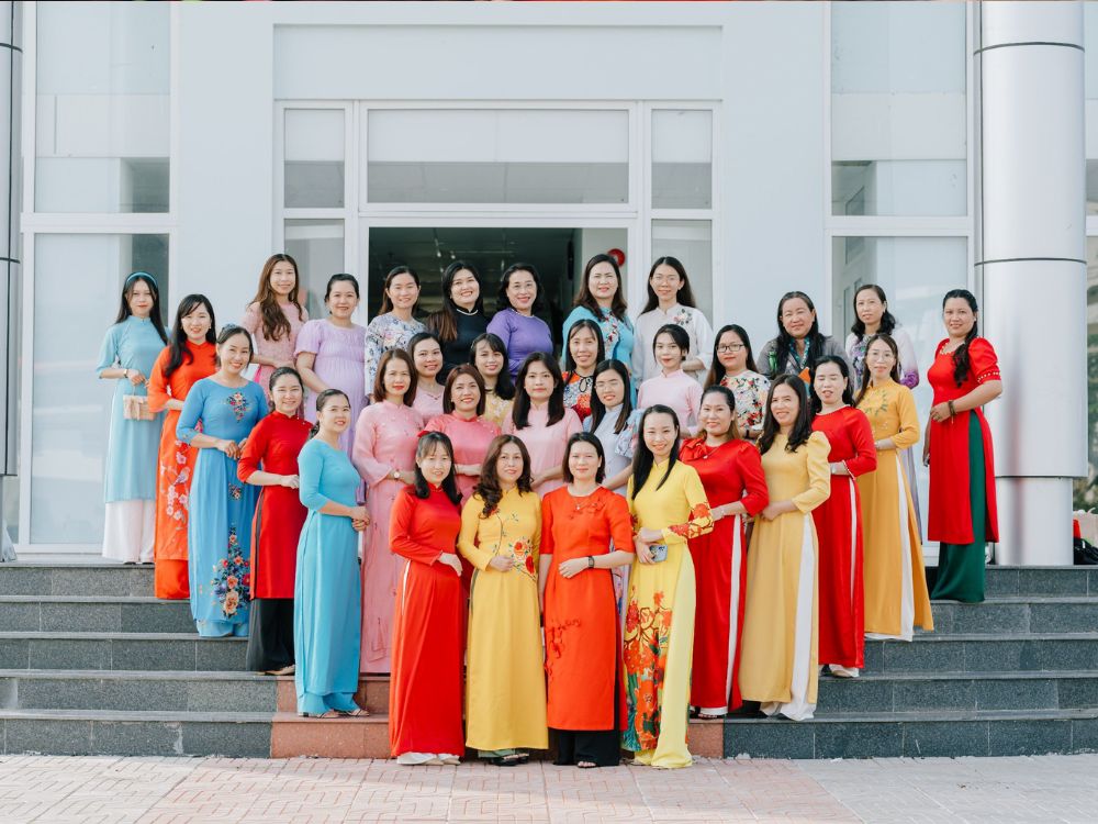 Đội ngũ giảng viên và cơ cấu tổ chức chuyên nghiệp