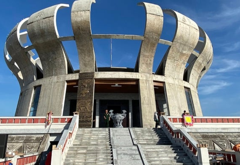 Tham quan kiến trúc độc đáo bên trong đền thờ các vua Hùng ở Cần Thơ