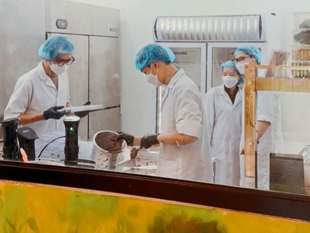 Handcrafted “Bean to Bar” Process