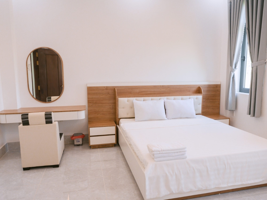 Deluxe Room – Elegance & Romance: