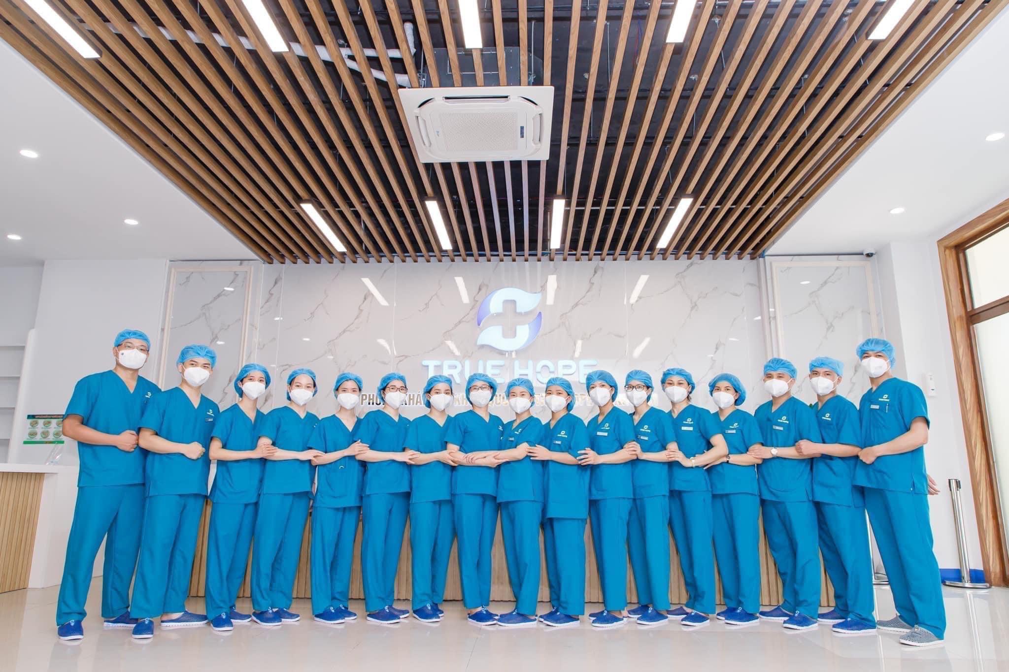 Đội ngũ y bác sĩ
