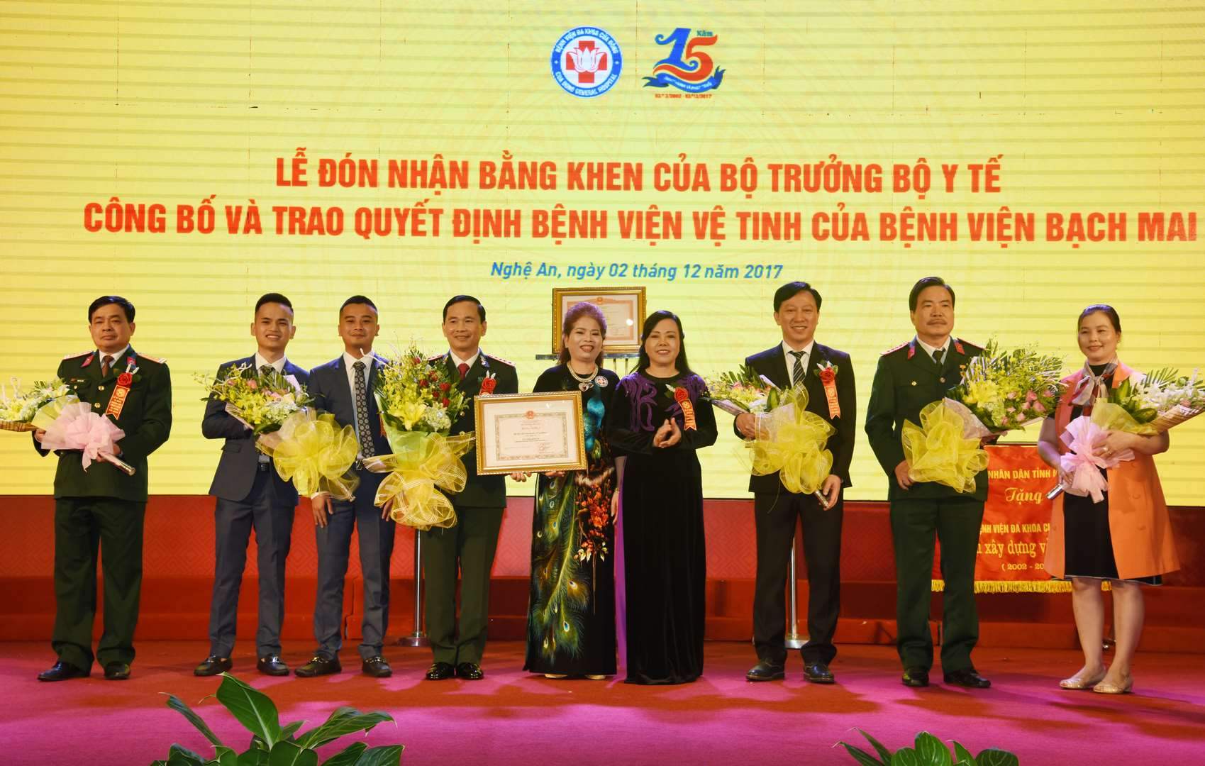 Đón nhận bằng khen