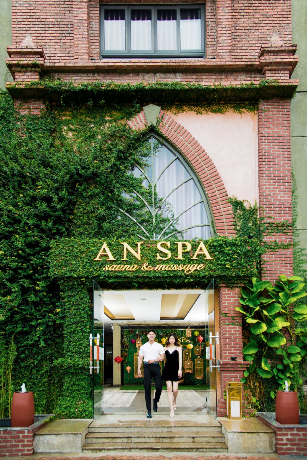 Không gian và trang thiết bị