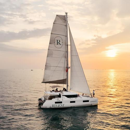 Du Thuyền Regent Tham Quan Ngày (Vé Người lớn)