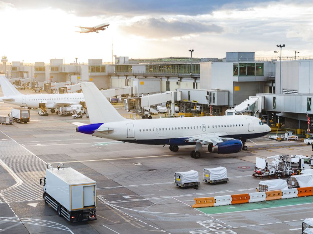 5. Bảo hiểm Hàng không