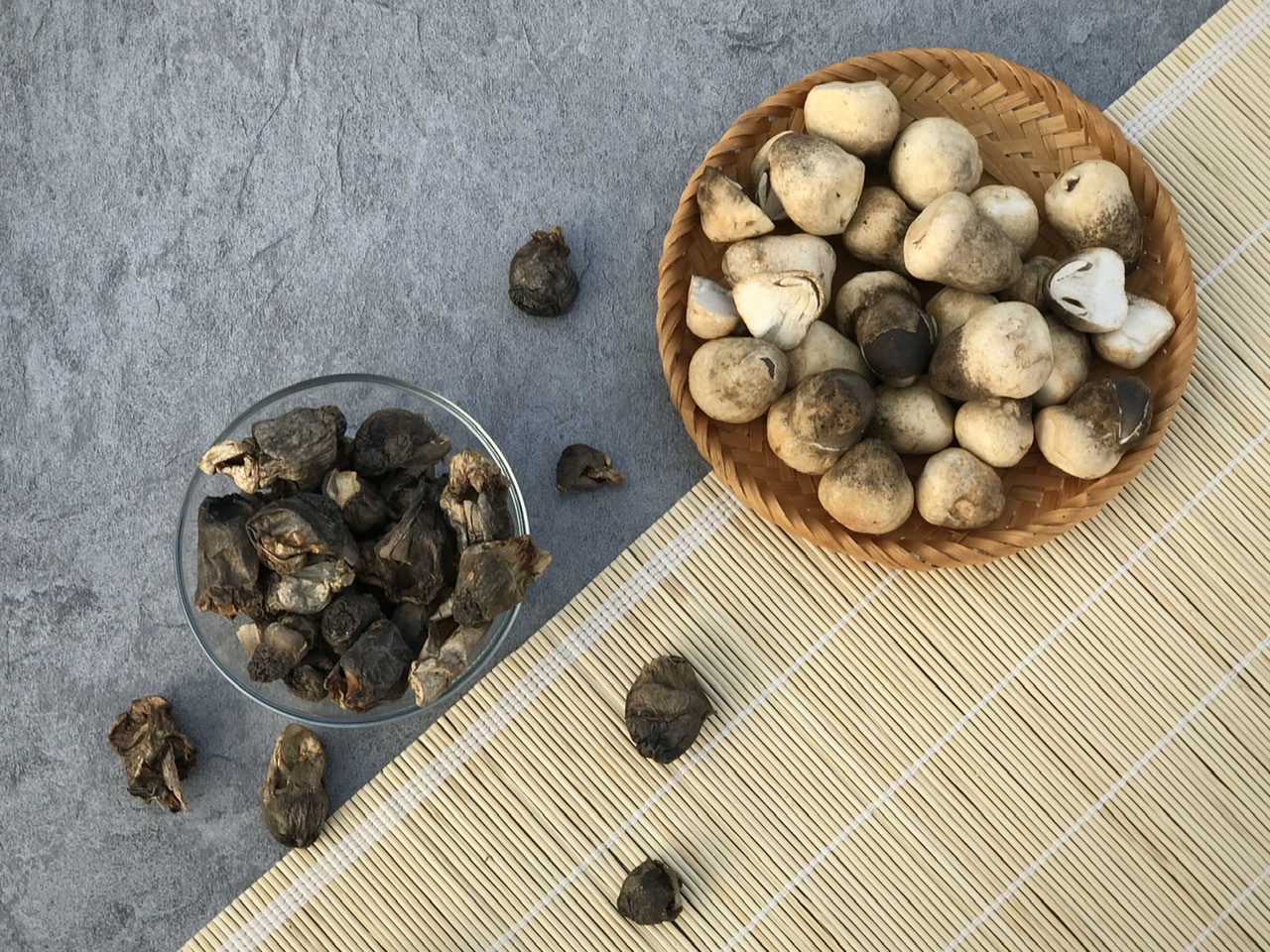 Ưu điểm của nấm rơm khô so với nấm rơm tươi