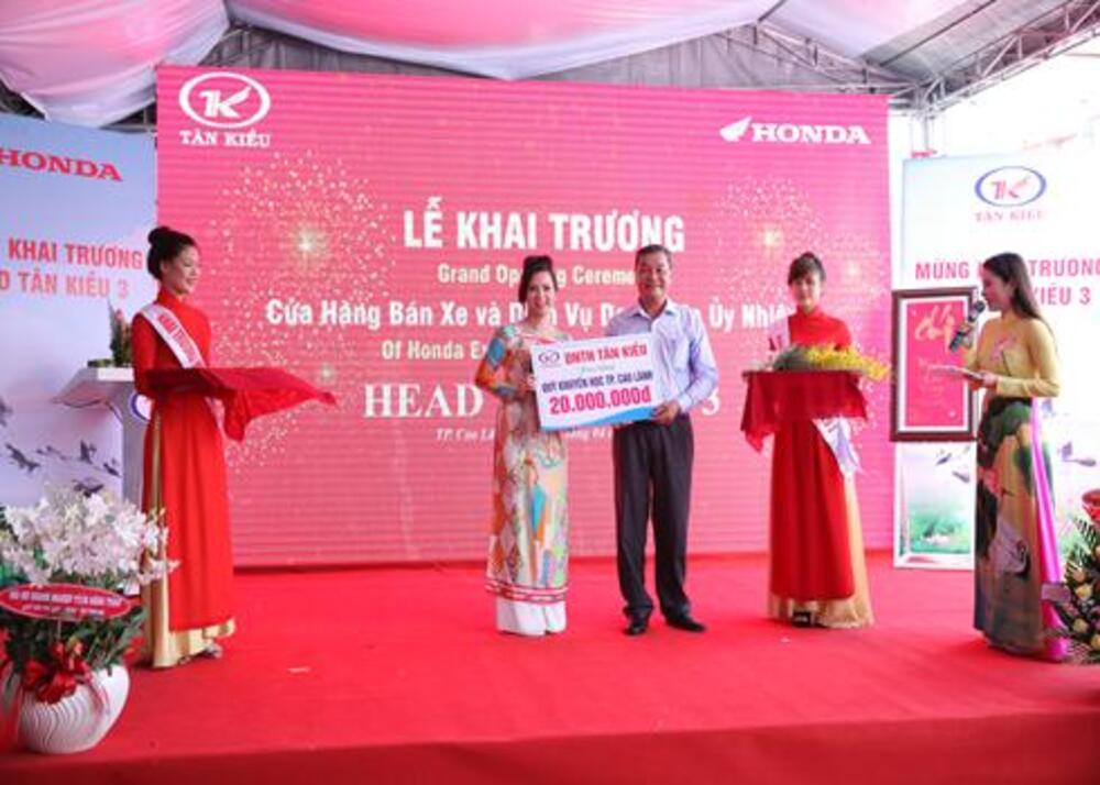 Công ty Tân Kiều trao tặng quỹ khuyến học