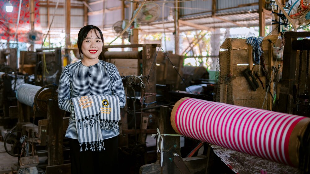 Gần 4.000 khăn rằn được sử dụng trong bộ phim Đất Rừng Phương Nam !