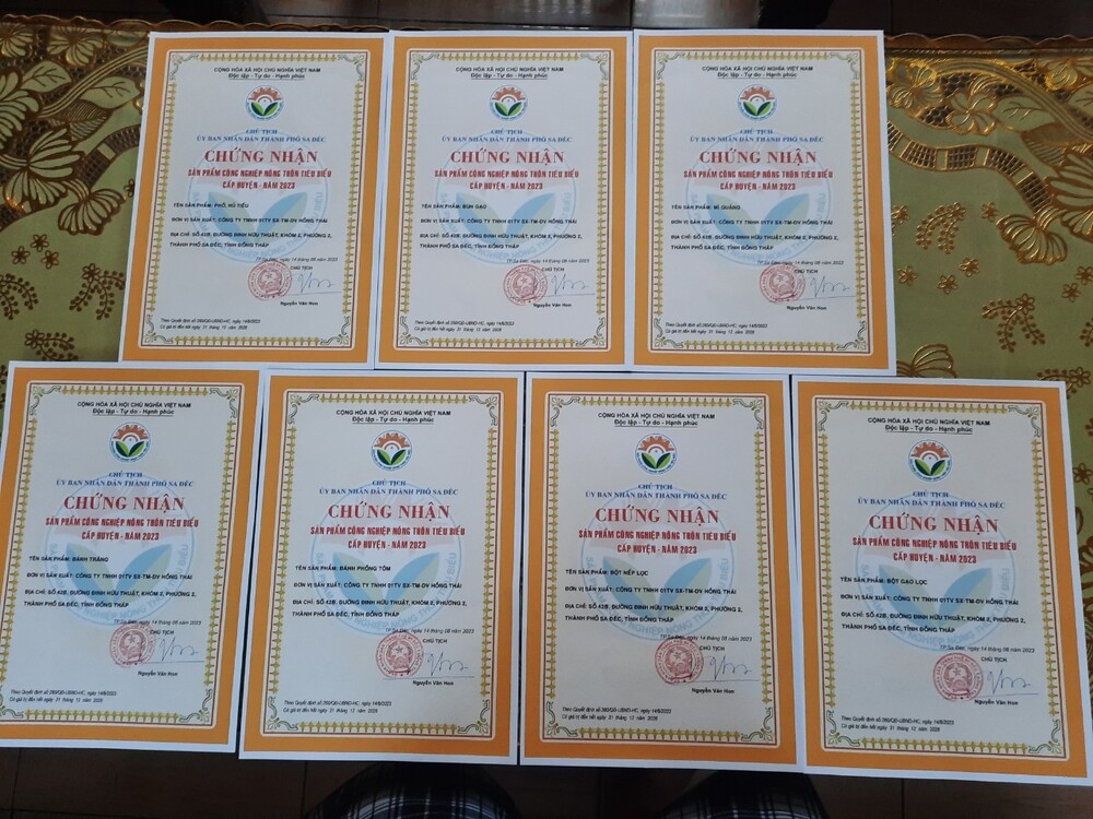 Giấy chứng nhận, bằng khen