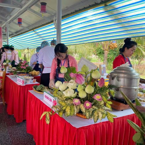 Hội Thi Bánh Dân Gian Sa Đéc – Tôn Vinh Hồn Bánh Việt Giữa Không Gian Vườn Hồng Cỏ May