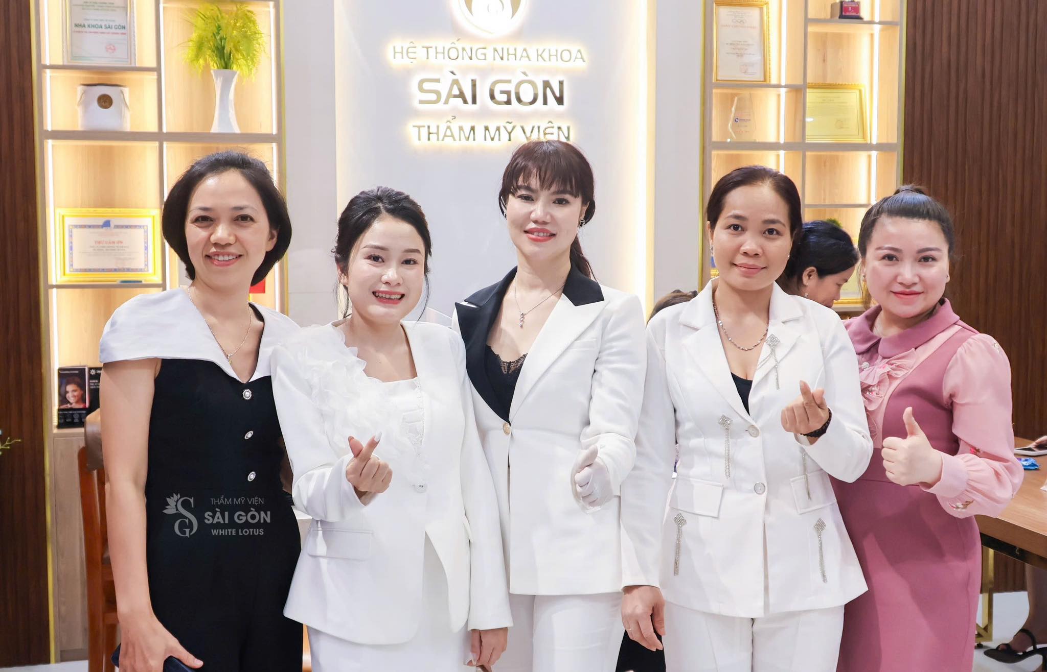 Phong Cách Phục Vụ Tận Tình, Chuyên Nghiệp